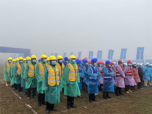 丽江市玉龙县光伏复合项目集中开工