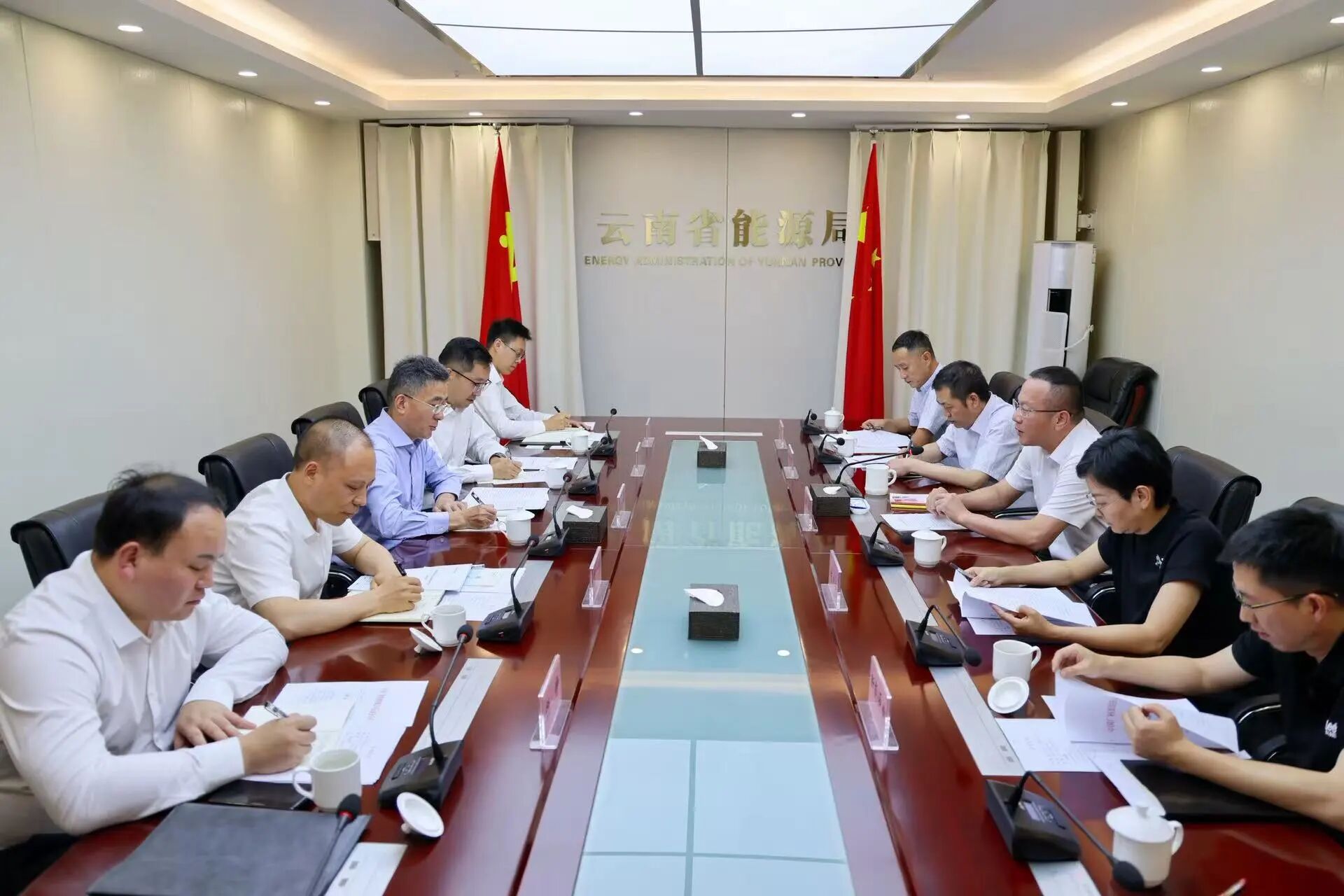 省能源局与中广核新能源公司座谈交流